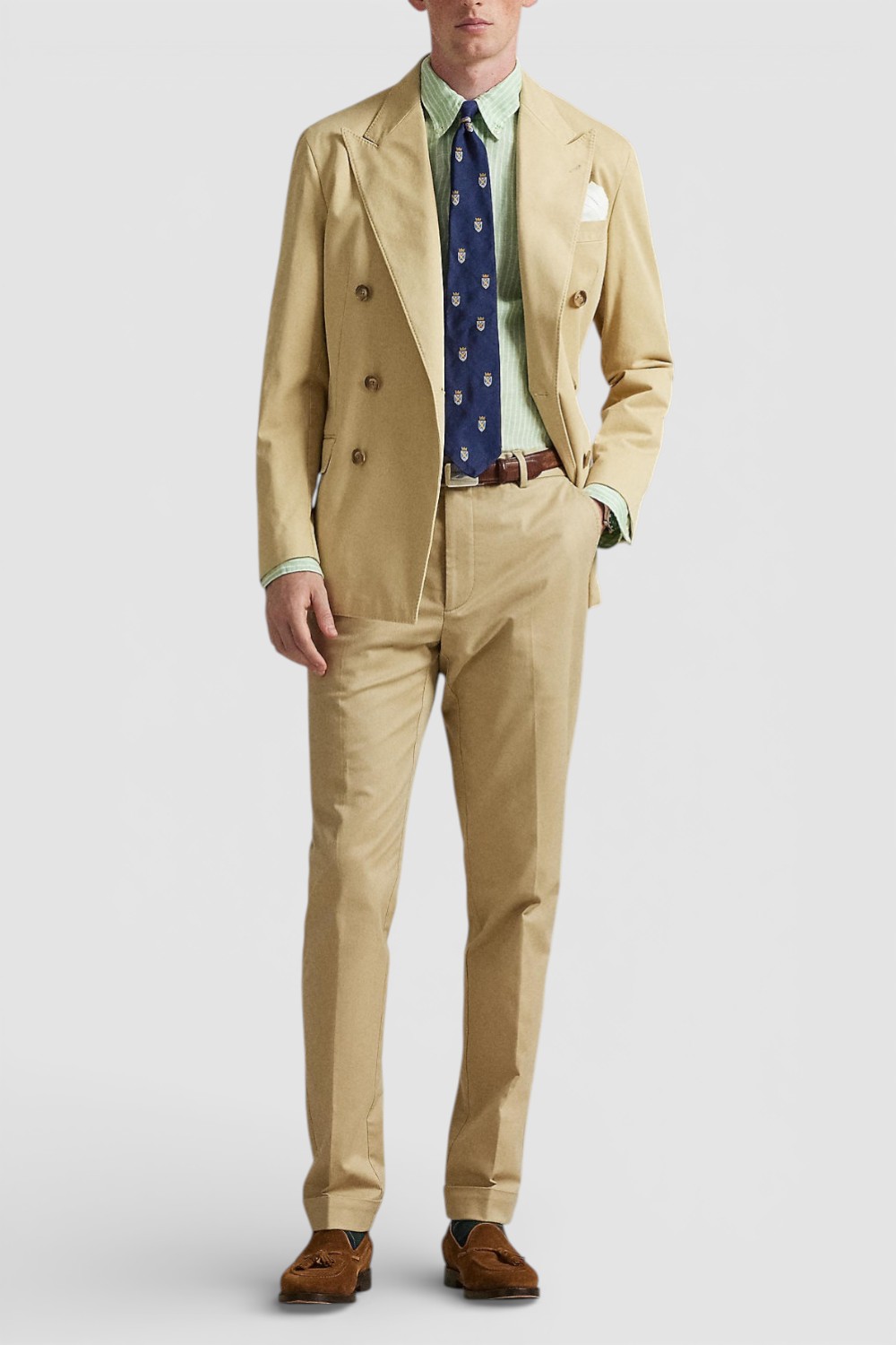 תמונת כל הלוק של חולצה מכופתרת